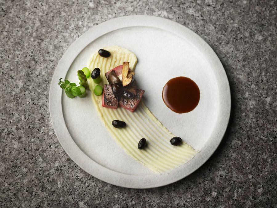 結婚式で最も記憶に残りやすいのが料理。京都東急ホテルはホテルウェディングならではの安定感に加え、和洋折衷・フレンチのクオリティが高い